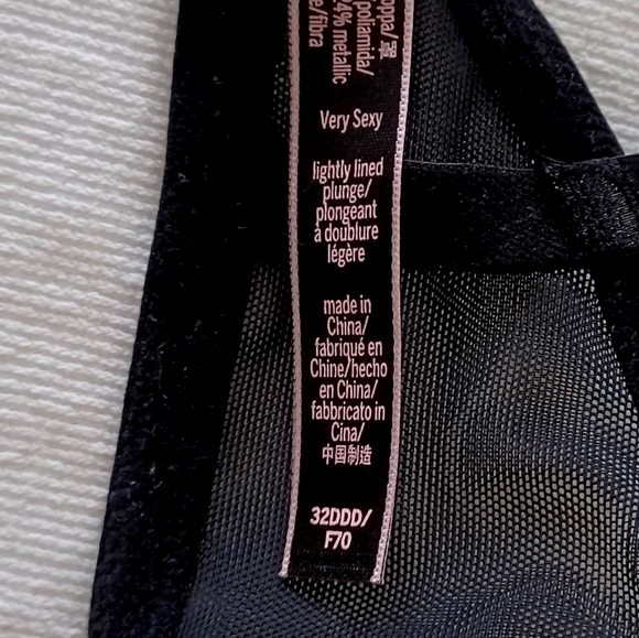 Victoria's Secret Very Sexy Lightly Lined Plunge Bra, size 32DDD - Picture 16 of 16